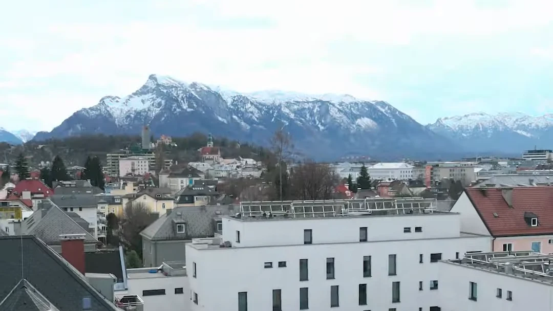 Ausblick über Salzburg zum Untersberg, Standbild aus dem Kurzvideo