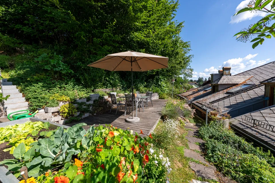 "ROCOCO GARDEN": Historic Roof Garden Apartment in the Former Bath House