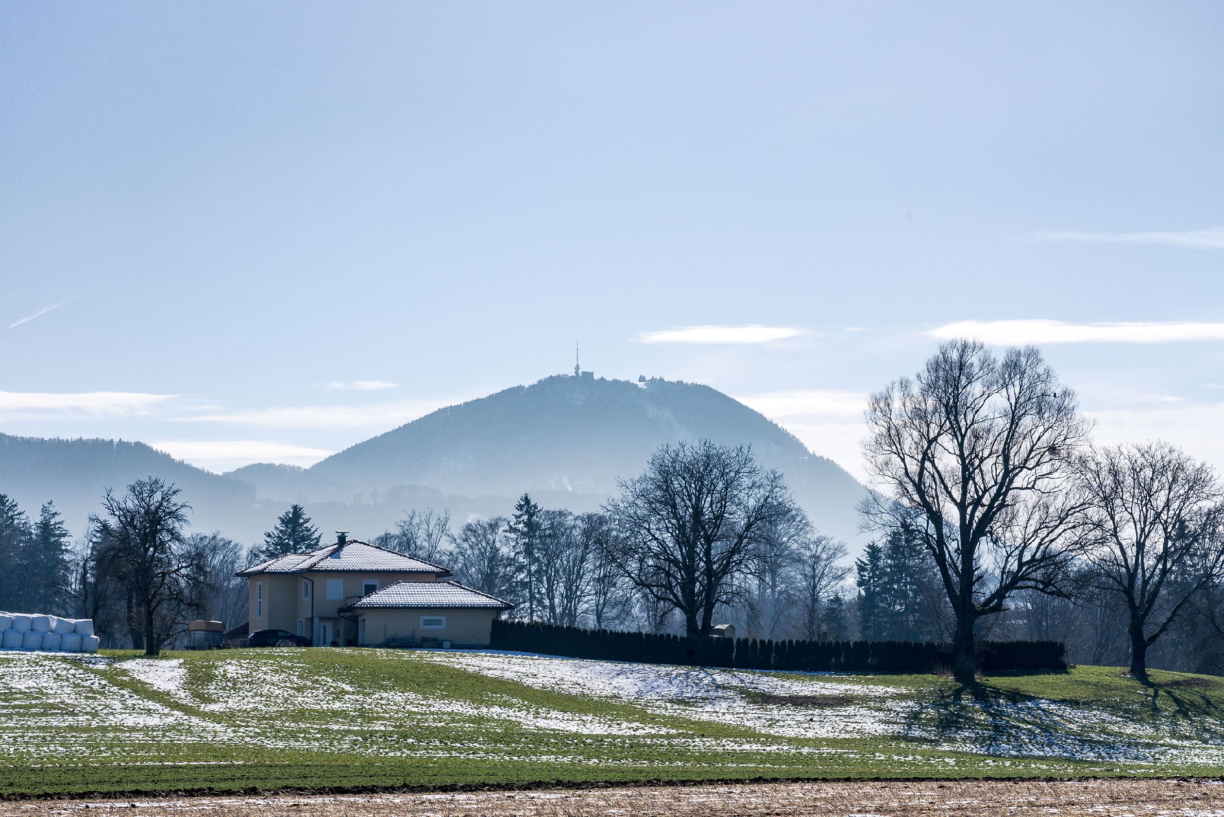 Hier genießt du einzigartige Ausblicke in die Berge und finden die Natur direkt vor der Haustüre.