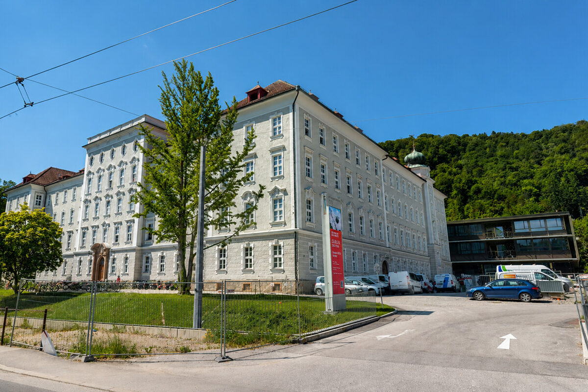 b3d960ed-a1a4-4d4e-9c07-ea09f027128f.jpg “PARKPOINT PARSCH” – Sicher parken oder trocken lagern